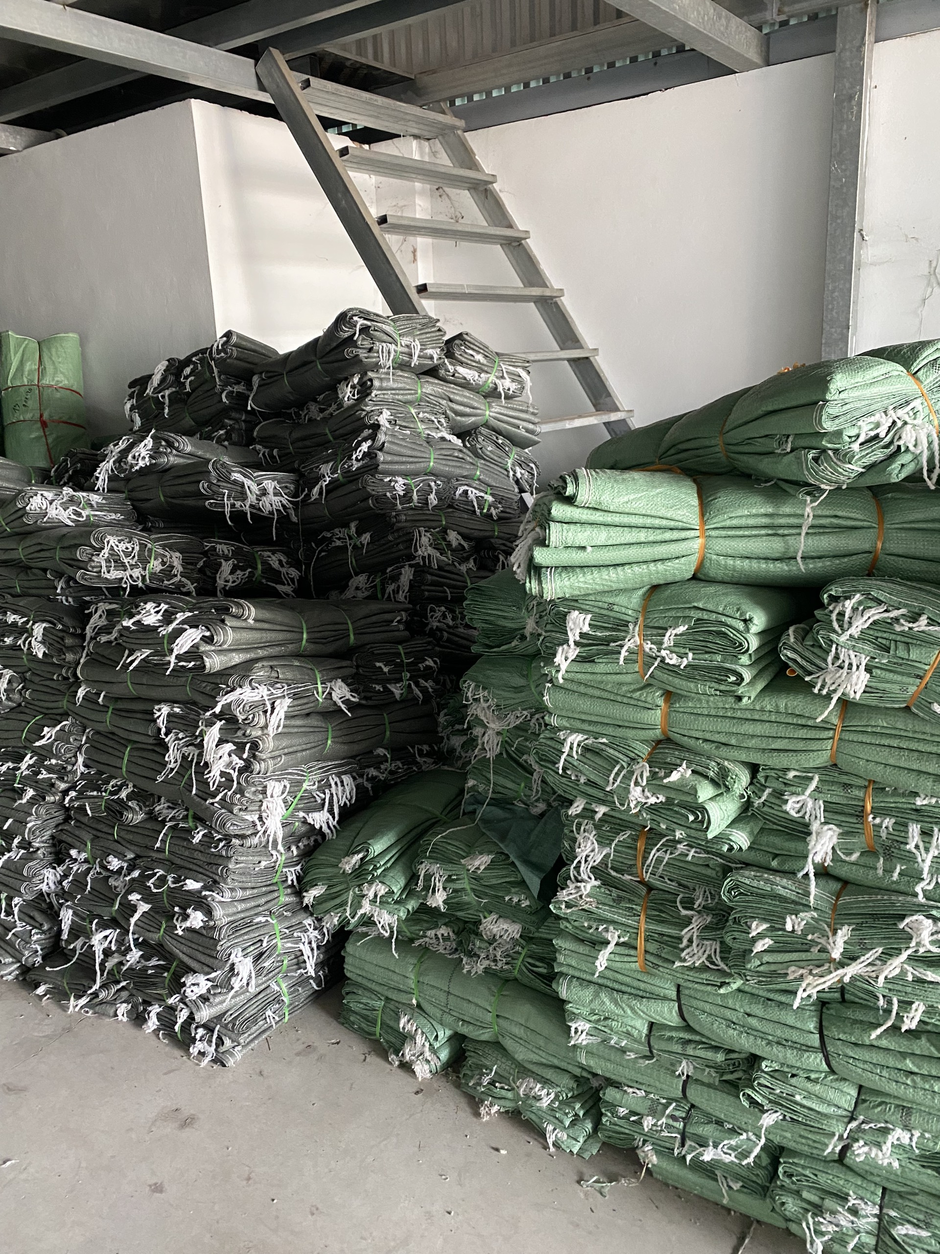 Bao tải xanh dày, viền miệng